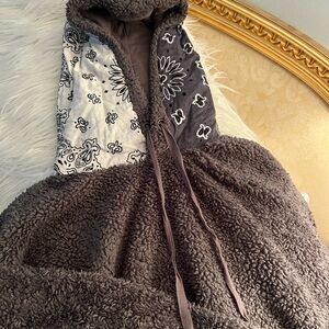 Custom comfy Sherpa with split bandana hood from a local boutique. Worn twice.